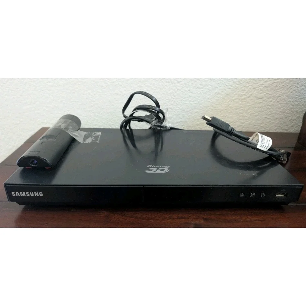 Samsung BD-EM59C 3D Blu-ray Disc Player WiFi Full HD 1080p & Remote Cable Bundle